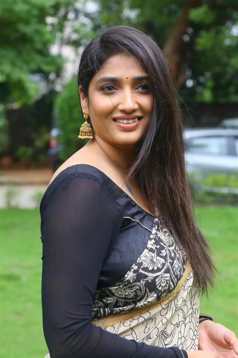 PRIYA VADLAMANI AT VEERANJANEYULU VIHARAYATRA MOVIE TRAILER LAUNCH